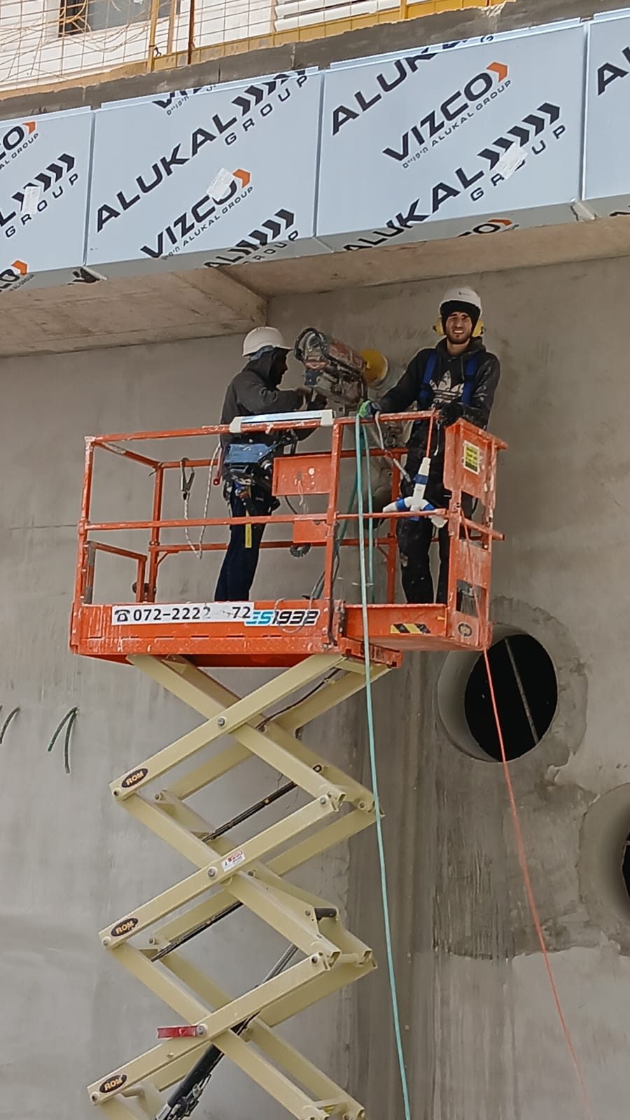 הרחבת פתחי חלונות בבניין ותיק